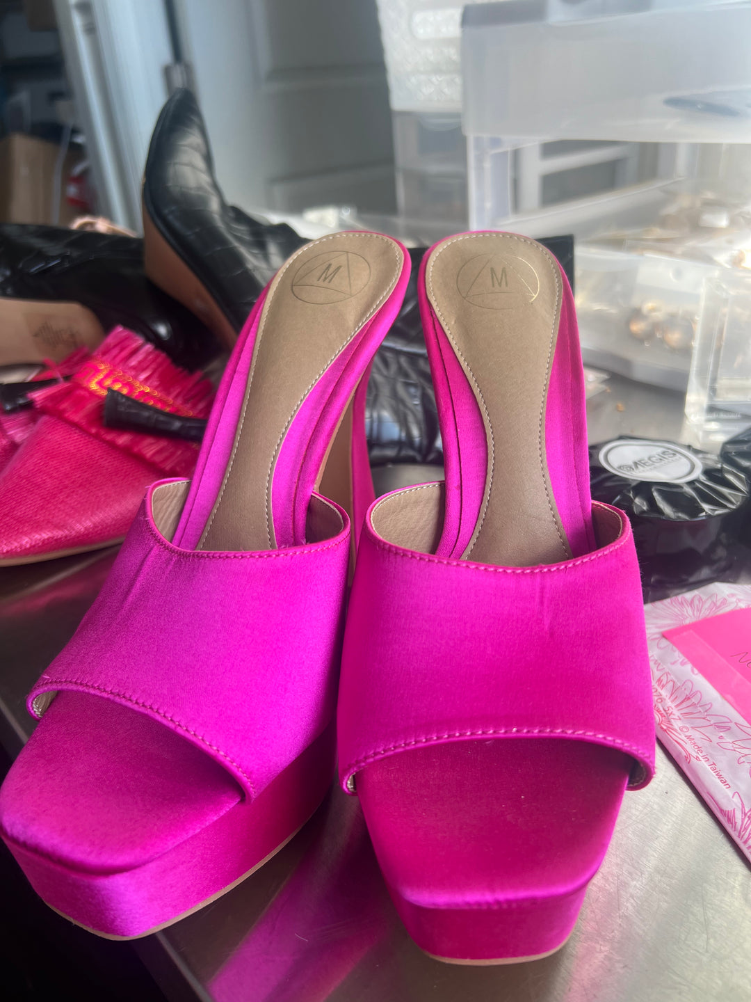 sIZE 6 pINK pLATFORMS